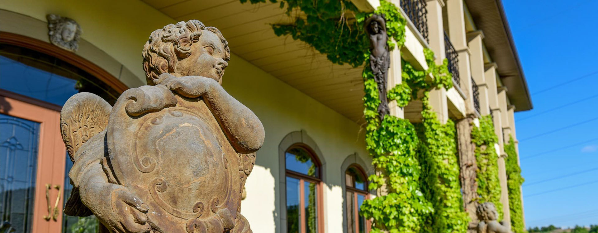 Vignoble Carpinteri - Statue d’ange à la Villa